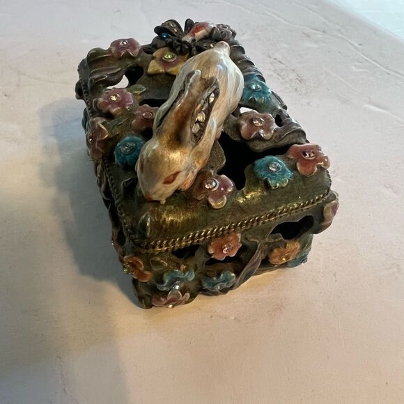 Trinket Box w/Rabbit & Jewel’s - Picture 4 of 11